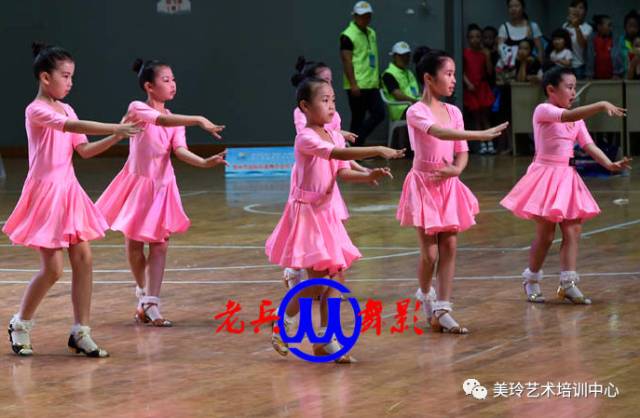 2024年最新拉丁舞裙，时尚与艺术的完美融合