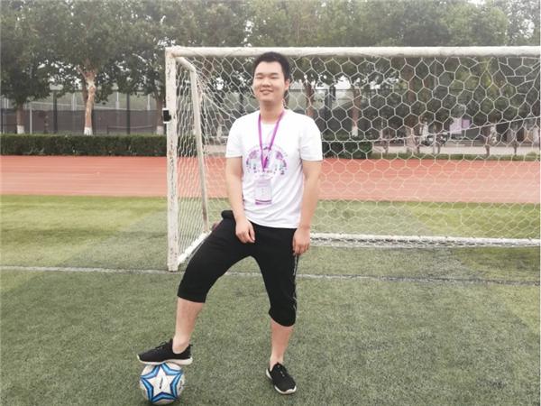 中能足球队最新动态，发展态势及各方观点聚焦