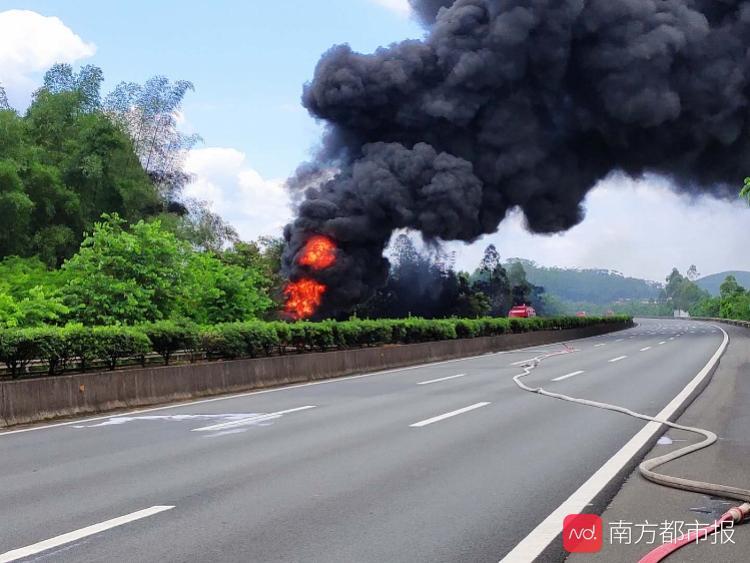 京珠高速车祸警示背后的科技新星，智能护航系统深度解析，涉及41人事故案例