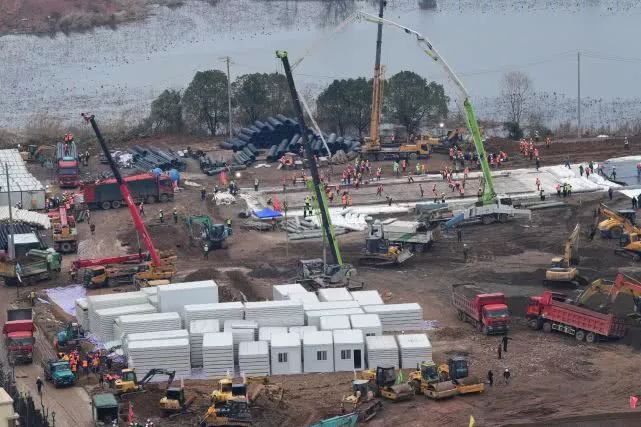 火神山，是医疗奇迹还是城市双刃剑？探讨其背后的真实意义与影响。