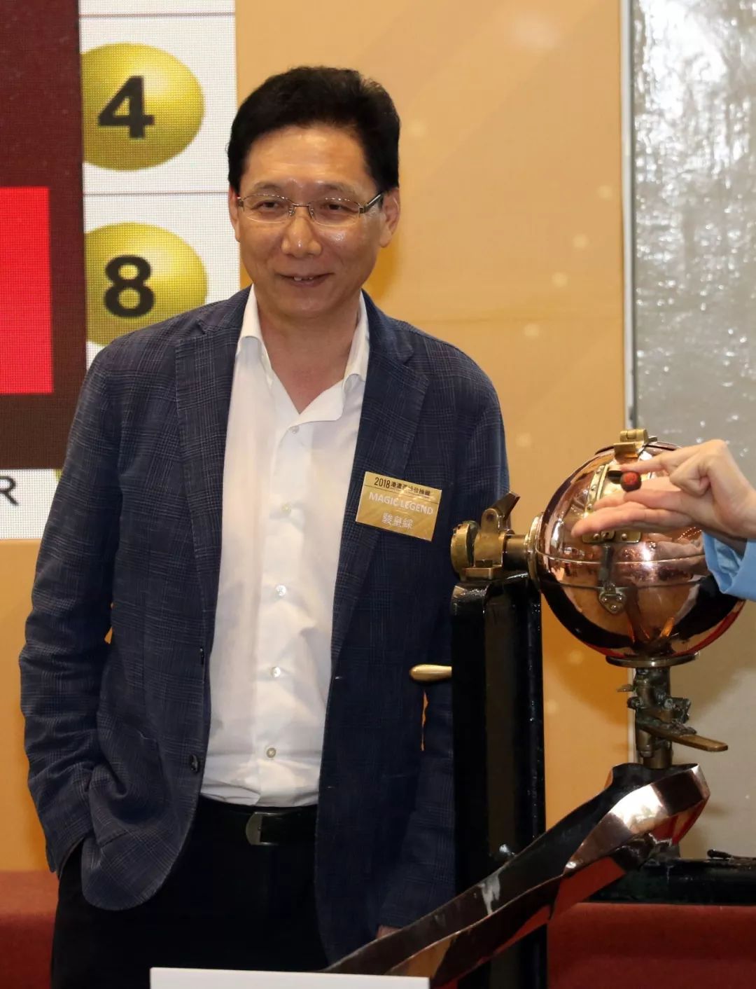 香港澳门六开彩开奖网站,实际调研解析_启动版64.641