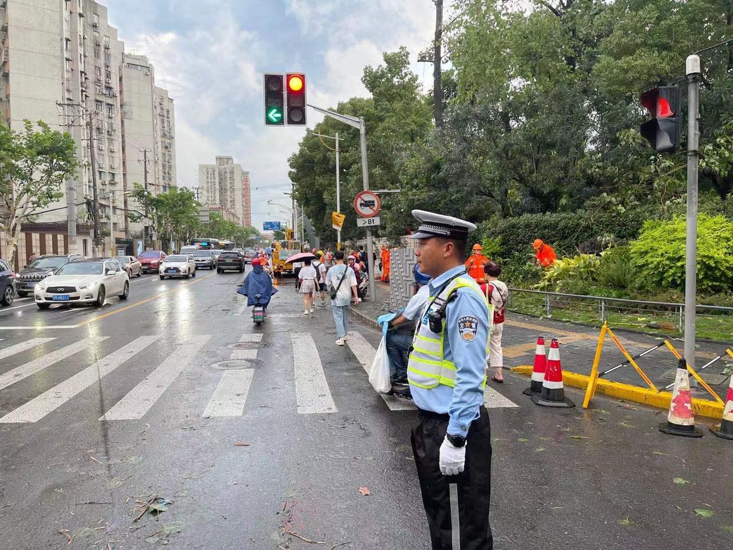 上海紧急通知，科技重塑生活，体验前沿高科技产品新动向