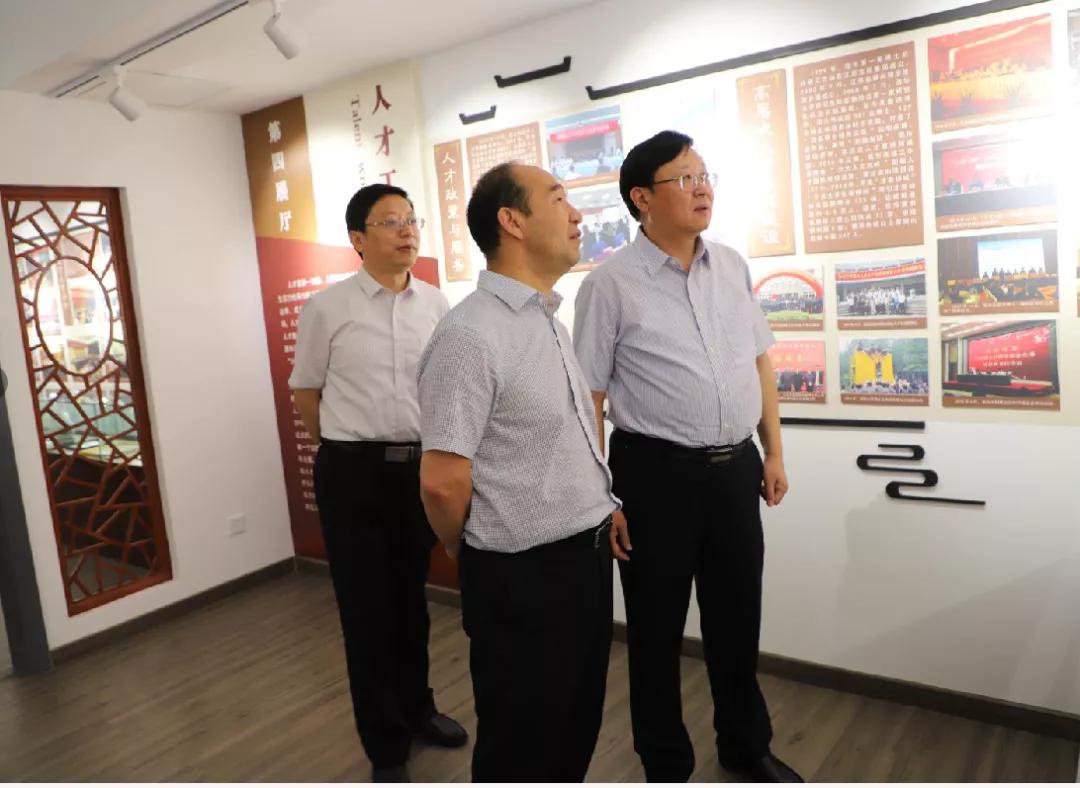 人社局最新职业探秘，小明的奇幻职业之旅与友情的绽放时刻