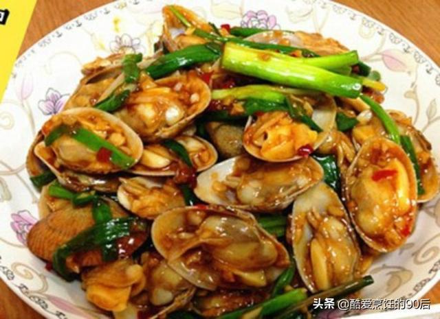 最新家常菜式推荐，家常红烧鲫鱼做法大公开！
