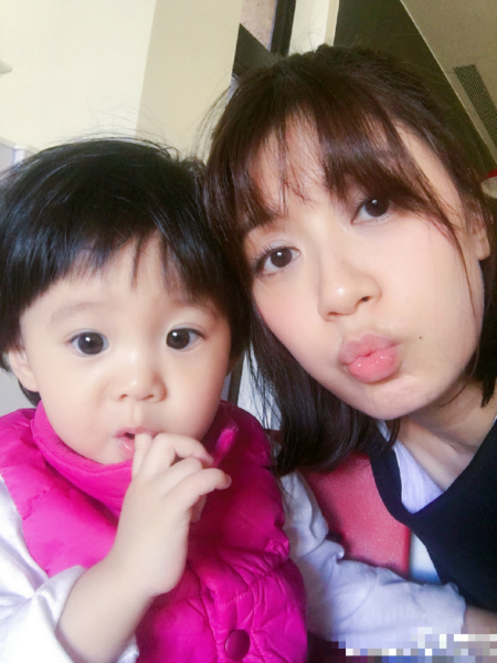 贾静雯小女儿最新视频观看指南，精彩瞬间一网打尽