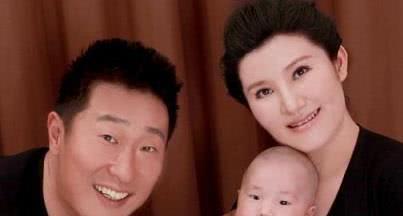 军嫂明星，荣光与争议的交织之路