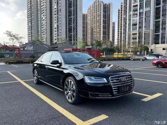 奥迪W12顶配豪华价格揭秘，小巷深处的尊贵之选