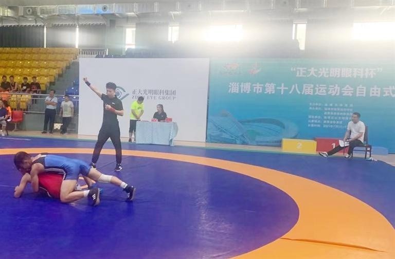 自由式摔跤比赛精彩瞬间回顾与总结
