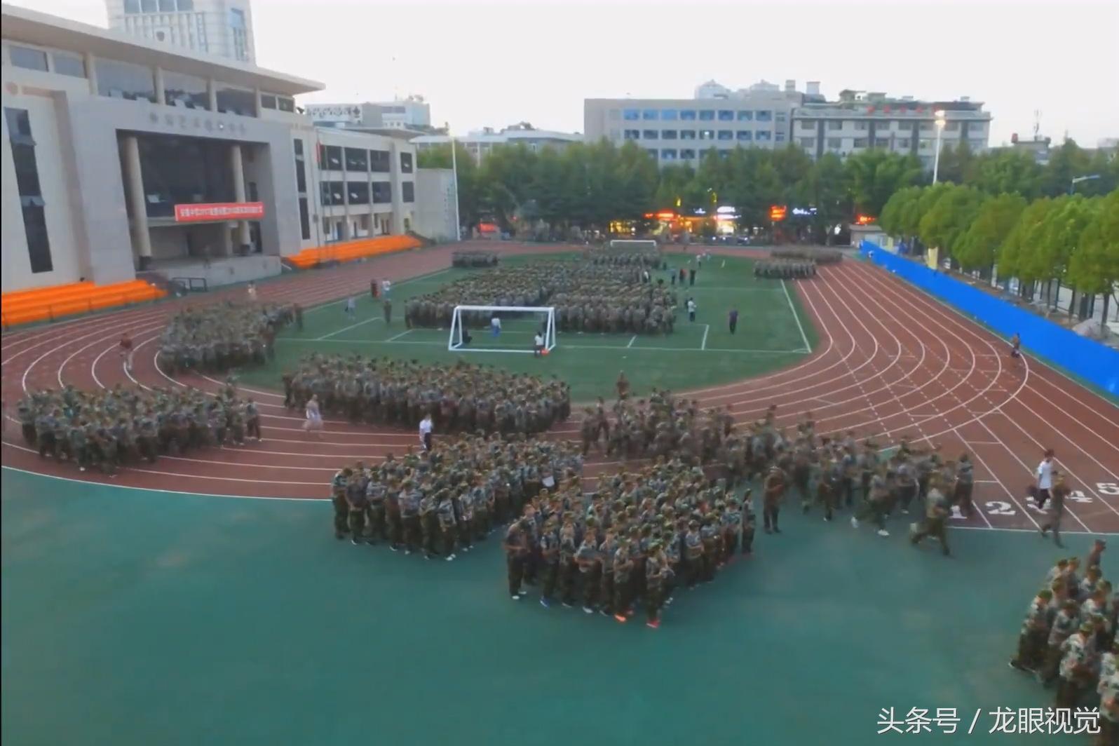 九磅十五便士的时尚故事，衬衫的价格揭秘