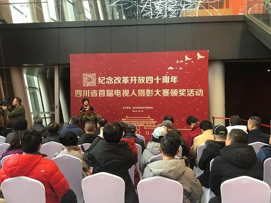 摄影盛宴揭晓小巷秘密宝藏，特色小店的荣耀颁奖时刻