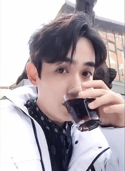 黄子韬新动态，力量与自信之歌的蜕变之路