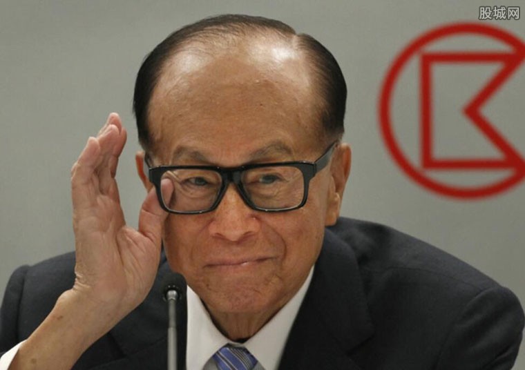李嘉诚最新动态，温馨日常故事更新中