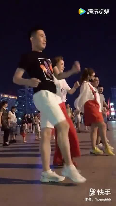 当代舞蹈潮流演变，最新舞姿与影响力探究
