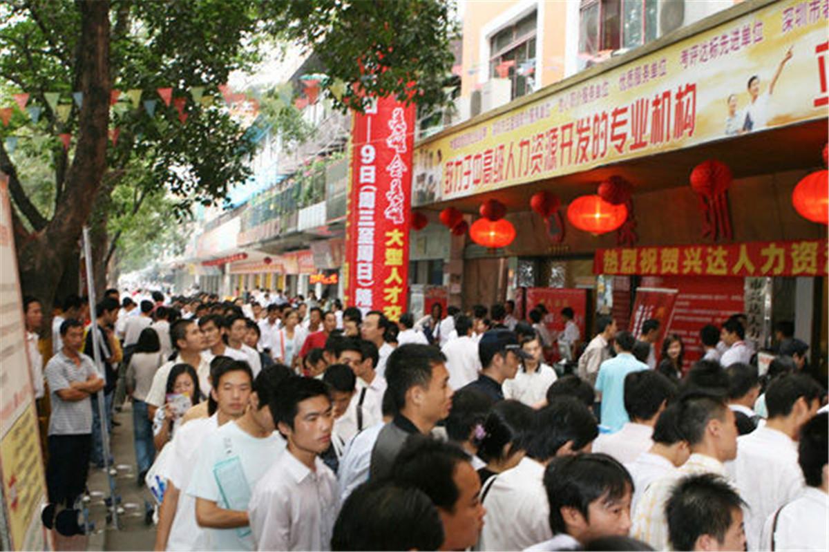 福永工厂最新招聘，小巷深处的独特工厂体验，职位空缺等你来探索！